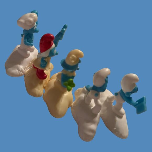 The Smurfs Lost Village McDonalds 2" Mini Figures Smurfette Baker A15 - Picture 5 of 6